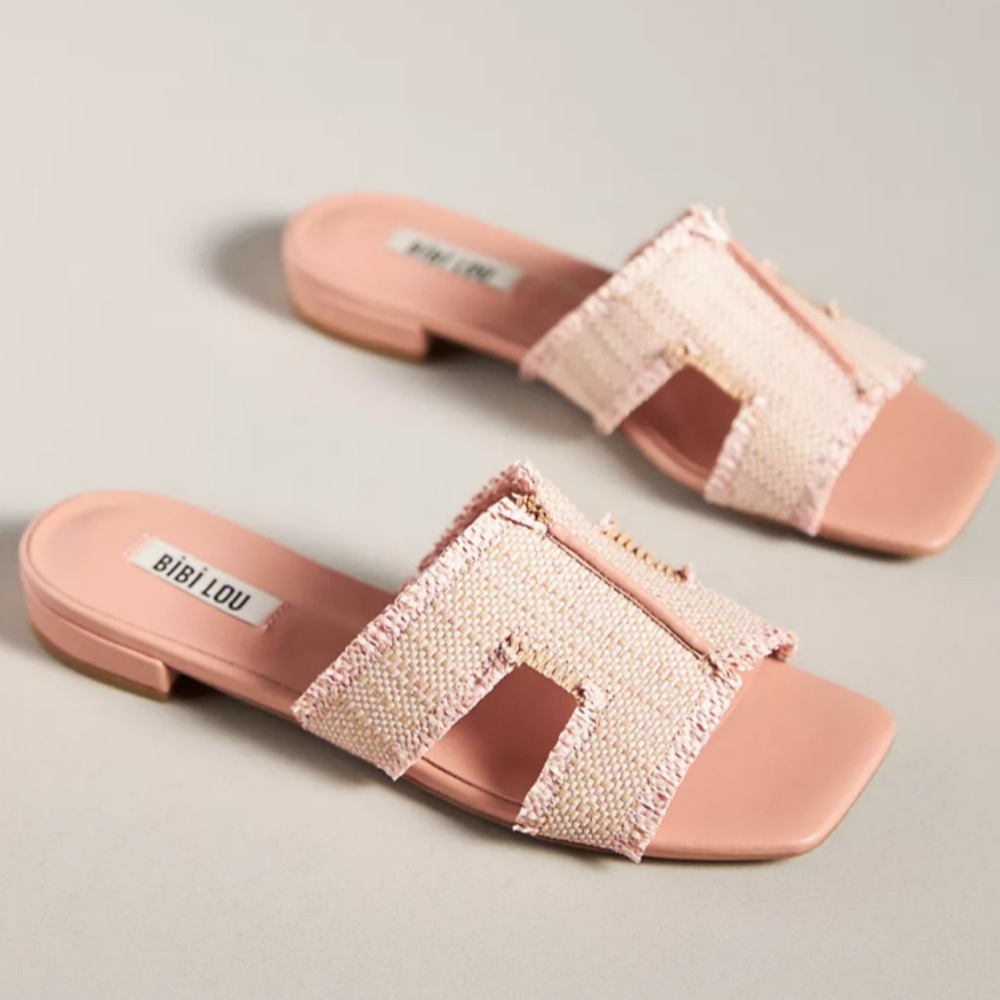 Bibi Lou Raffia Slide Sandal NEW!
Size 5.5